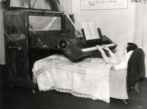 Пианино для прикованных к постели (Великобритания, 1935)