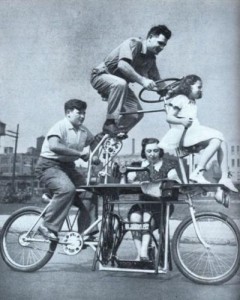 Семейный велосипед со швейной машинкой (США, 1939)