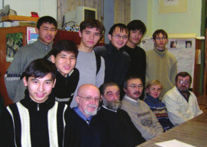 Проф. А. Г. Шавва с коллегами готовит команду школьников Казахстана к Международной олимпиаде по химии. Сотрудничество с петербургскими школами для ученых тоже было обычным делом