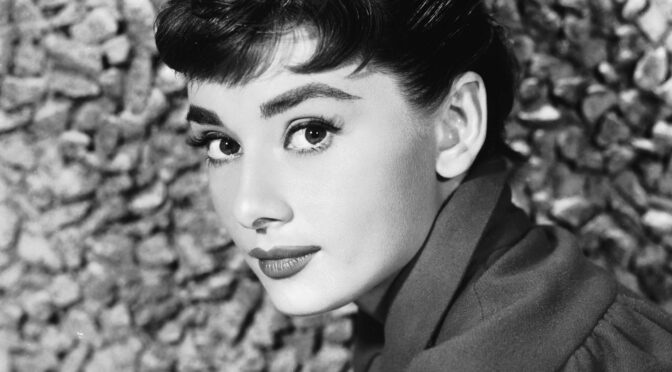 Чем занималась Одри Хепберн в годы Второй мировой: Тайная жизнь звезды Голливуда