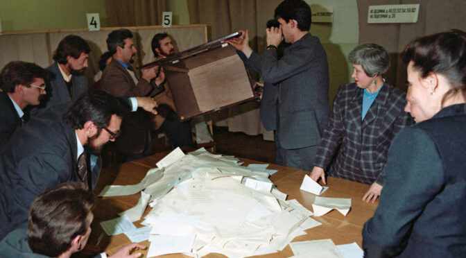 12 декабря 1993 года избран новый парламент. надолго ли?