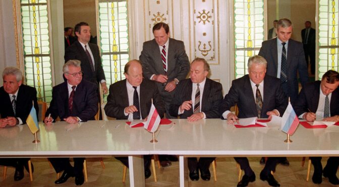 МИХАИЛ ГОРБАЧЕВ: «ПОСЛЕДНИЕ УСИЛИЯ И БЕЛОВЕЖСКИЙ СГОВОР»