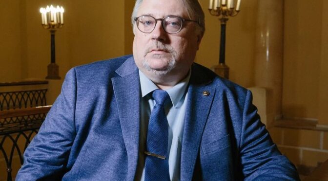 «В СФЕРЕ КУЛЬТУРЫ РАБОТАЕТ НЕЕВКЛИДОВА ГЕОМЕТРИЯ»