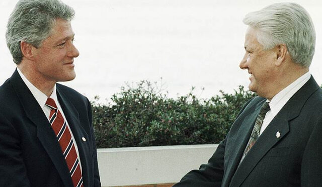 О чем Клинтон говорил с Ельциным или почему чекистам задним числом повысили зарплату